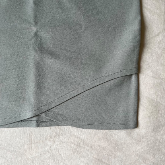 Aritzia Talula⎜PRIMROSE SKIRT⎜ASHEN - Picture 7 of 15